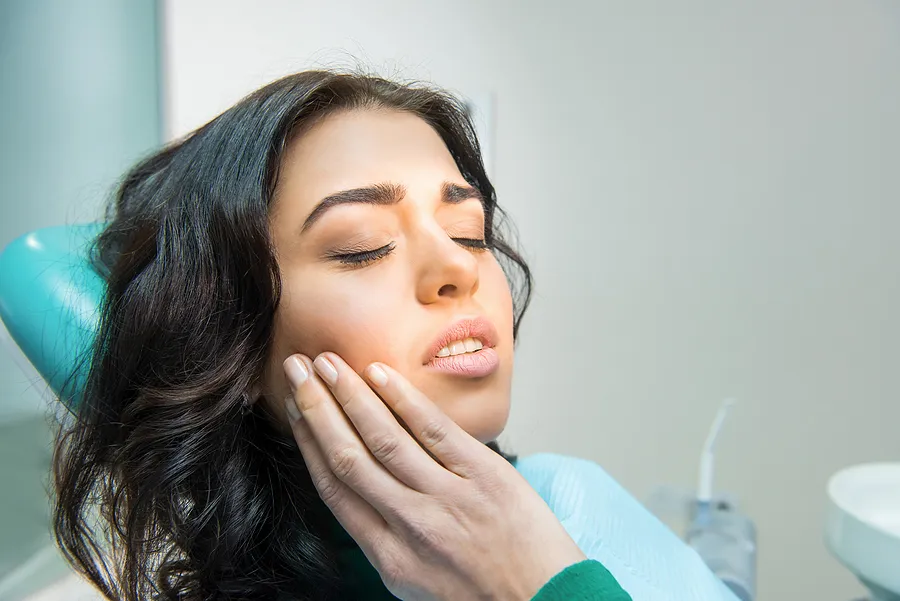 Warning Signs of Gum Disease: When to See a Periodontist